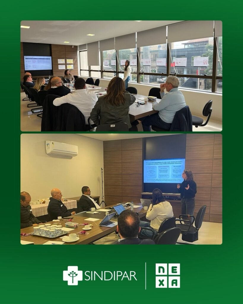 Diretoria e assessorias reunidas na sede do Sindipar durante o workshop